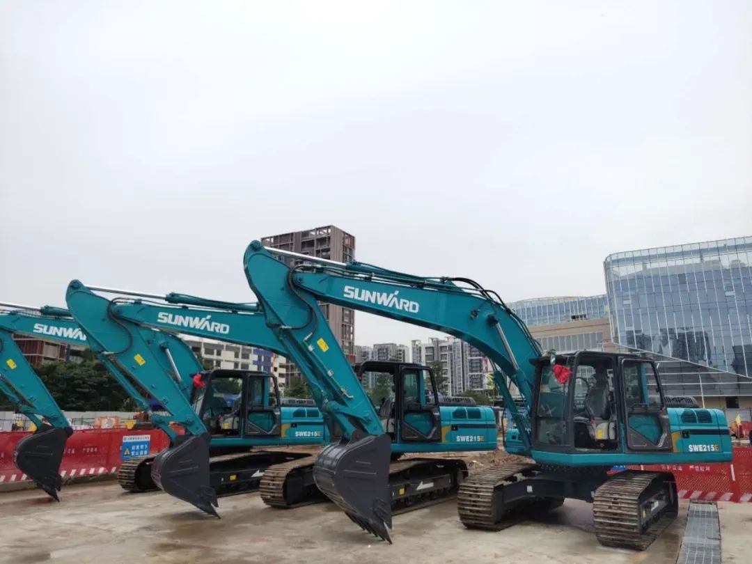 常益长高铁复工，，，，，网红“小蓝”来资助