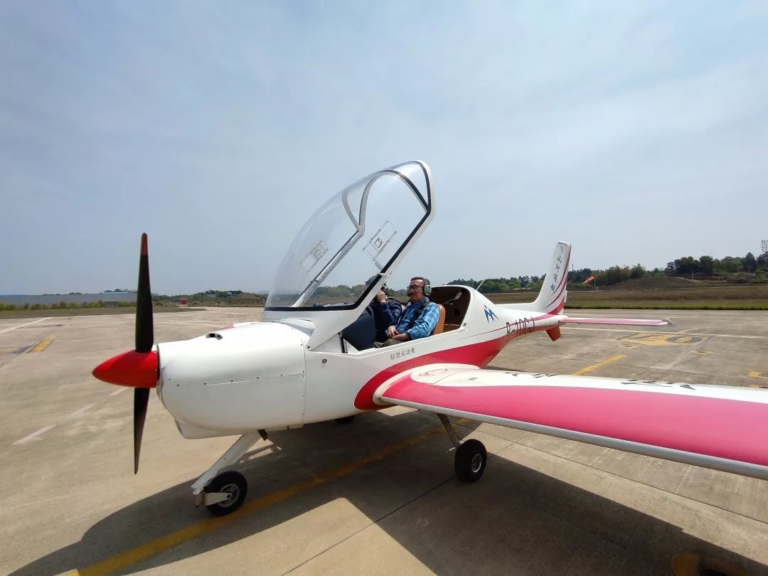 广州工控总司理张伟涛调研壹定发航空