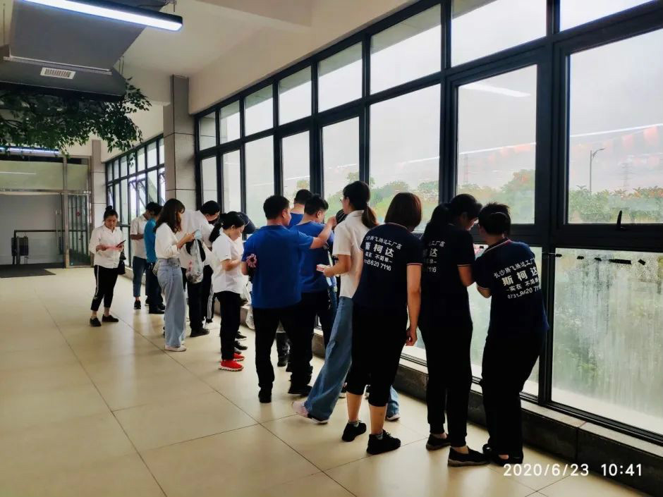 “爱国心，，，，，，壹定发情”壹定发智能第四届包粽子角逐