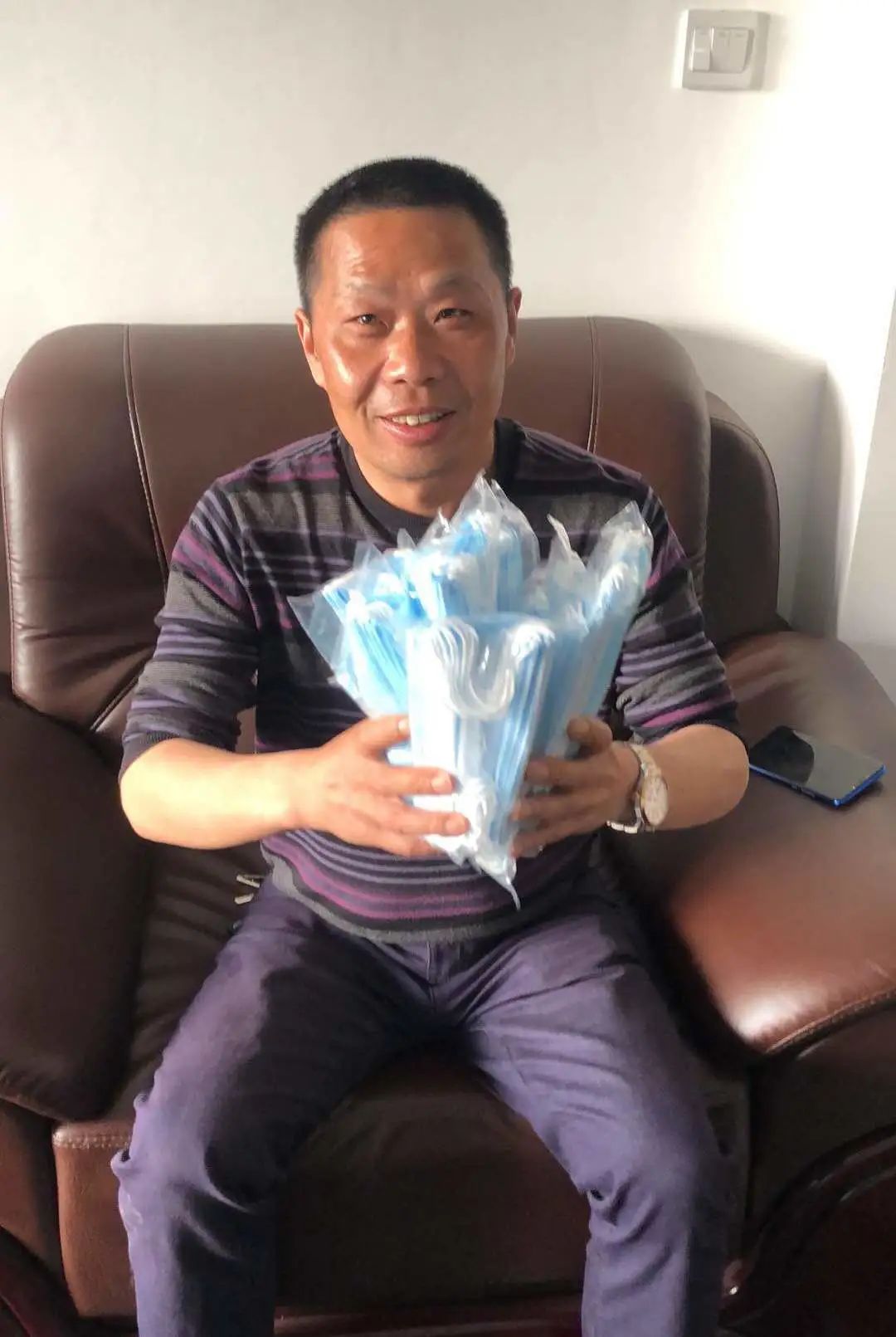 壹定发智能首批10万只自产口罩发放客户