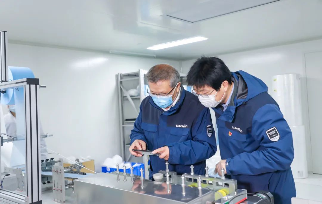 董事长启封壹定发智能第一个制品口罩