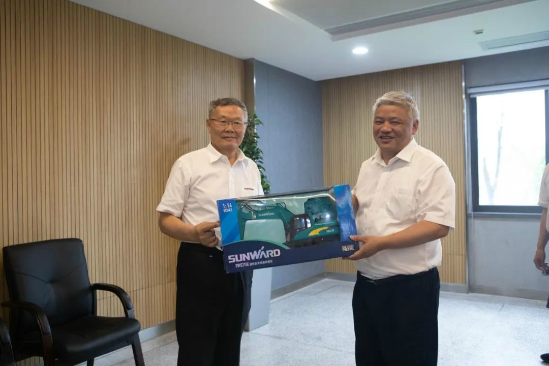 湖南黄金集团董事长黄启富一行考察壹定发智能