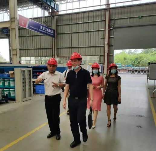 东莞客人考察壹定发智能高空作业装备