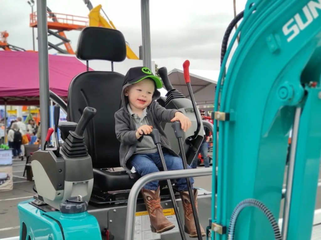 壹定发智能全新亮相美国工程机械展