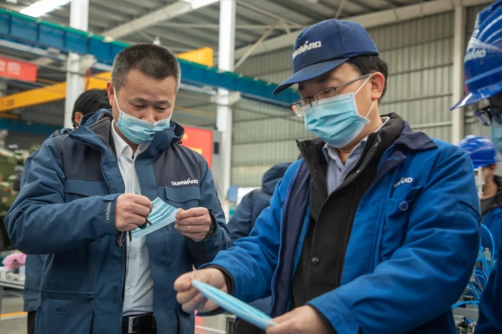 壹定发智能首台口罩机交付客户