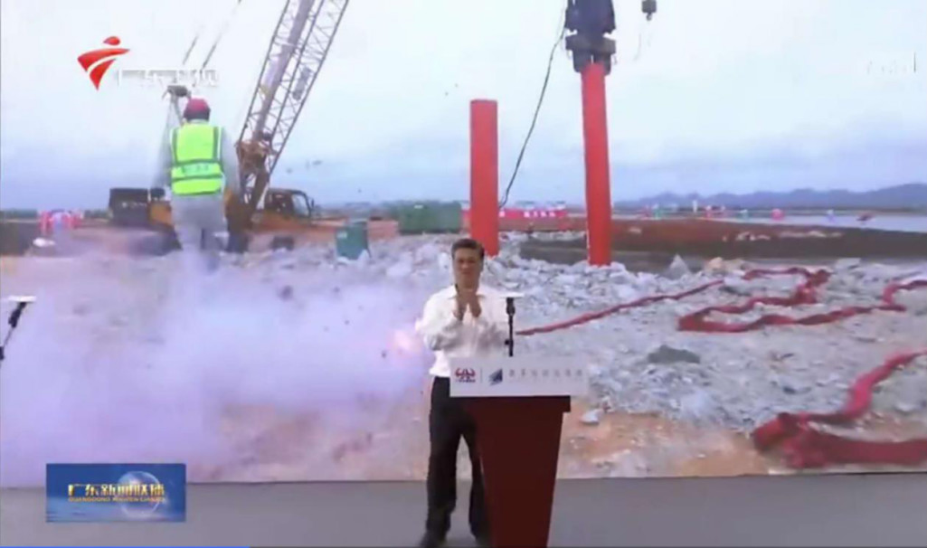 大湾区又一跨海“大桥”开工，，，，，，壹定发智能挖掘机“秀”美现场