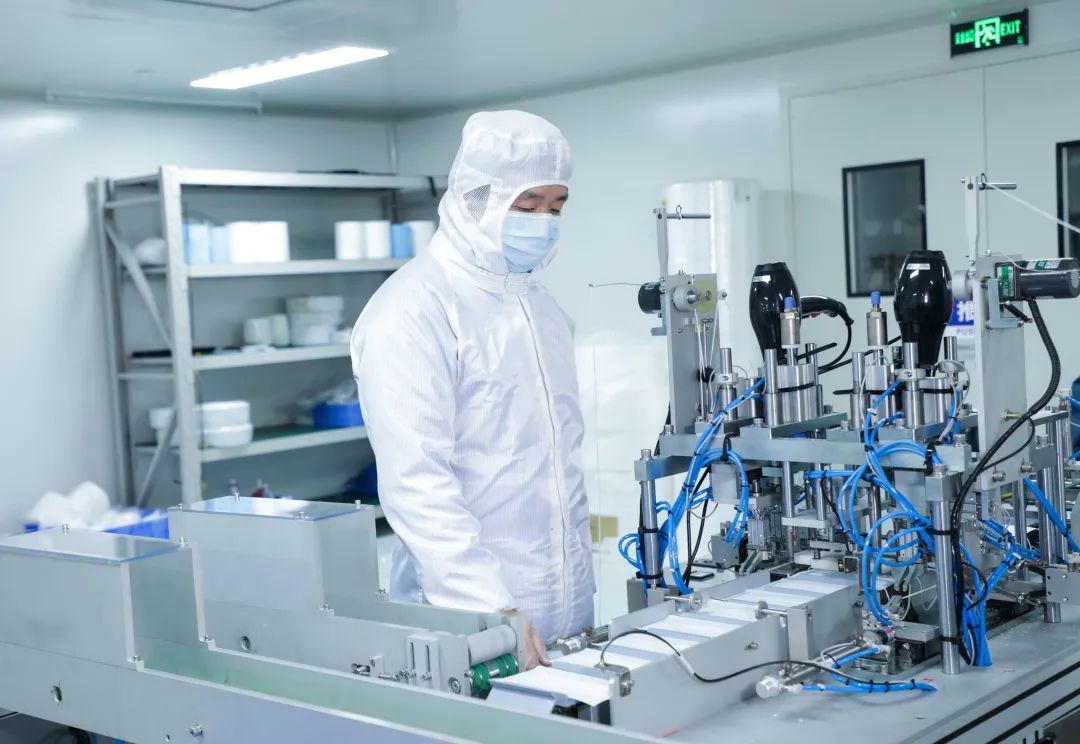 董事长启封壹定发智能第一个制品口罩