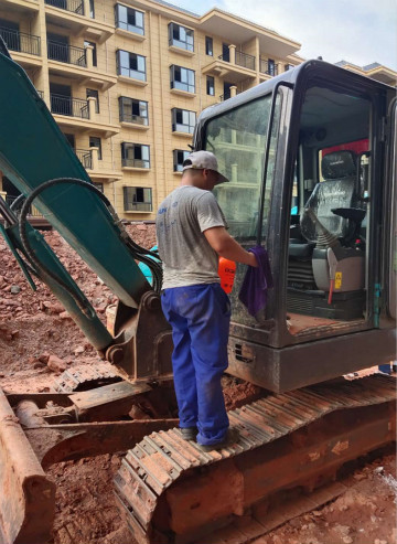 感恩相伴 关爱相随 ——江西壹定发效劳万里行