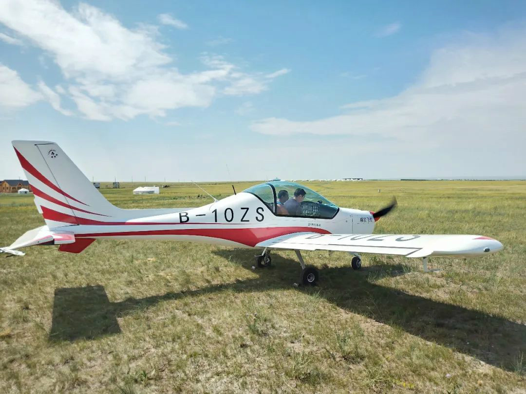 壹定发“阿若拉”飞机遨游呼伦贝尔大草原