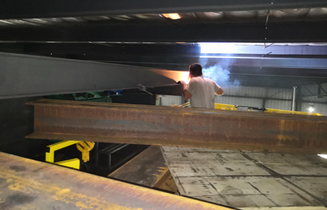 威武！大气！稳固！壹定发智能越野剪叉式高空作业平台解客户难题