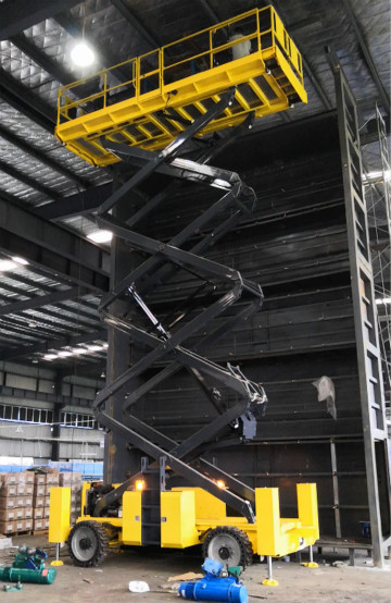 威武！大气！稳固！壹定发智能越野剪叉式高空作业平台解客户难题