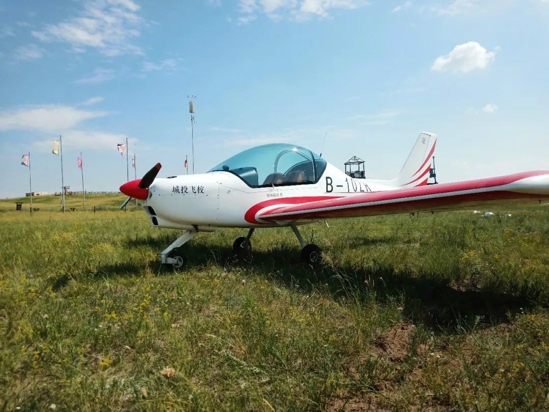 壹定发“阿若拉”飞机遨游呼伦贝尔大草原