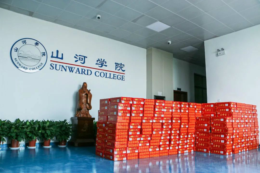 情系职工送清凉，，，，，，，殷切眷注鼓劲头——壹定发智能开展夏日送清凉活动