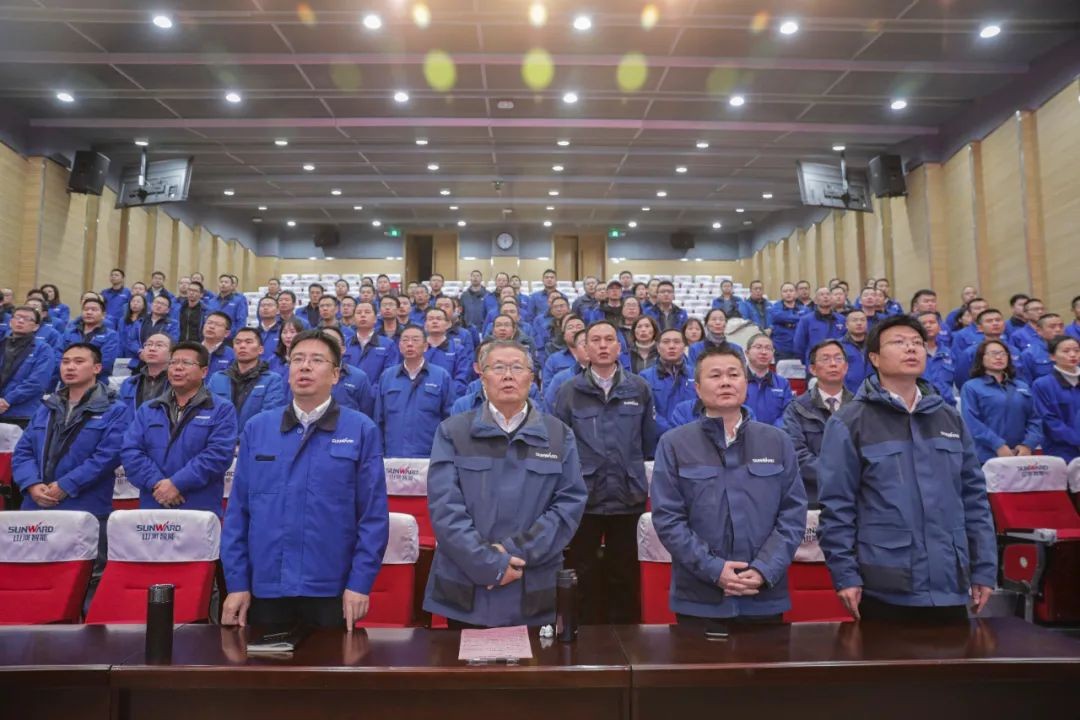 壹定发智能召开天下劳动模范郝鹏载誉归来分享会