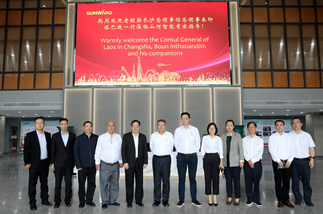 老挝长沙总领事本·印塔巴迪考察壹定发智能