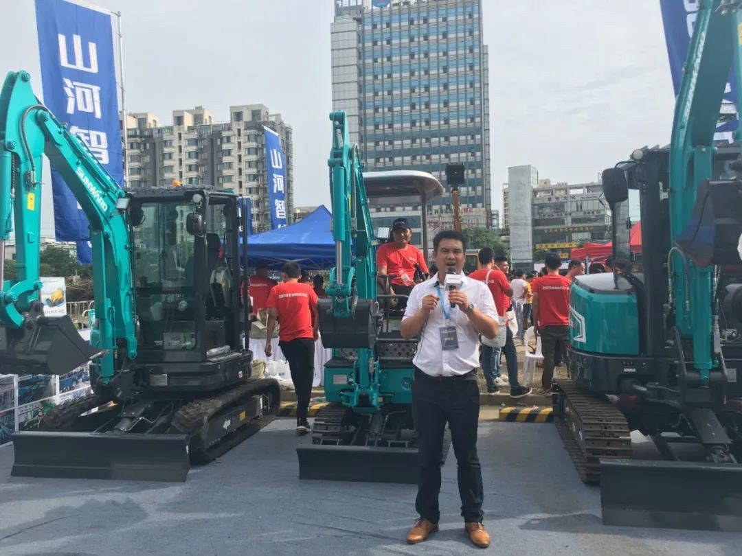 2020全球微挖大会 壹定发智能精品微挖赢得满堂彩