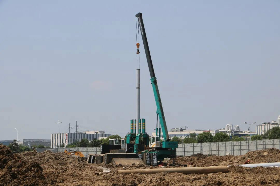 液压静力压桩机从1台到21台，，，，，，，他只用了8年！