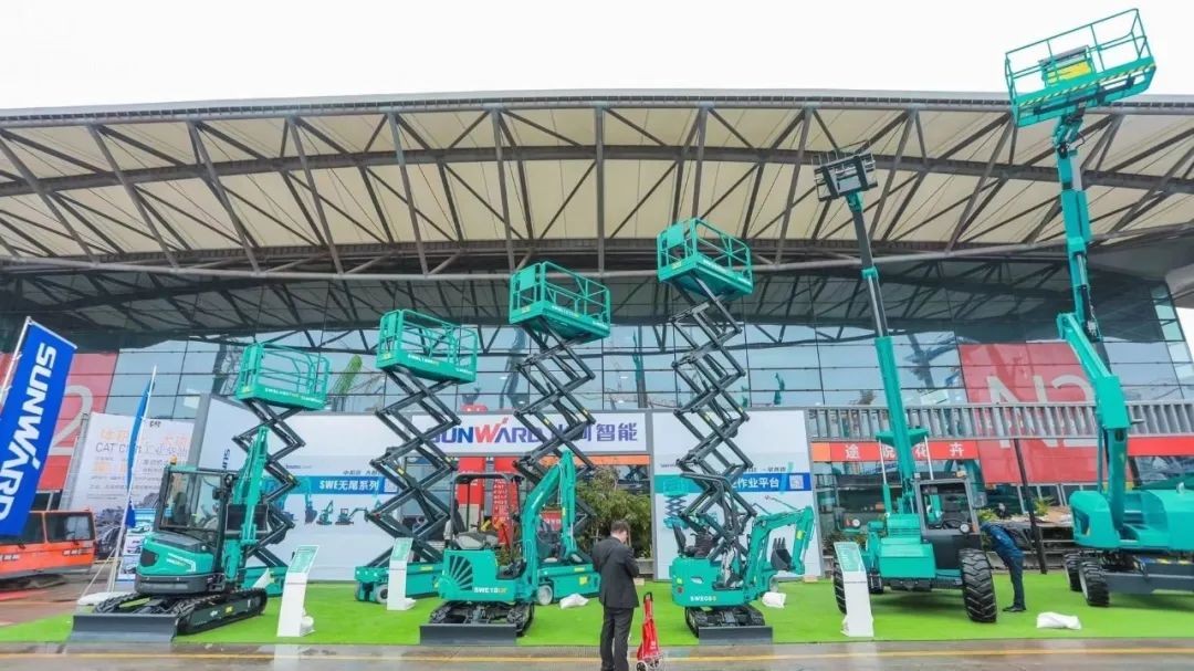 海内首台5G控制高空作业平台车惊艳上海宝马展