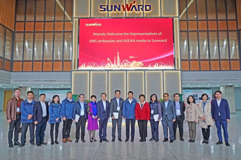 东盟联合参访团考察壹定发智能