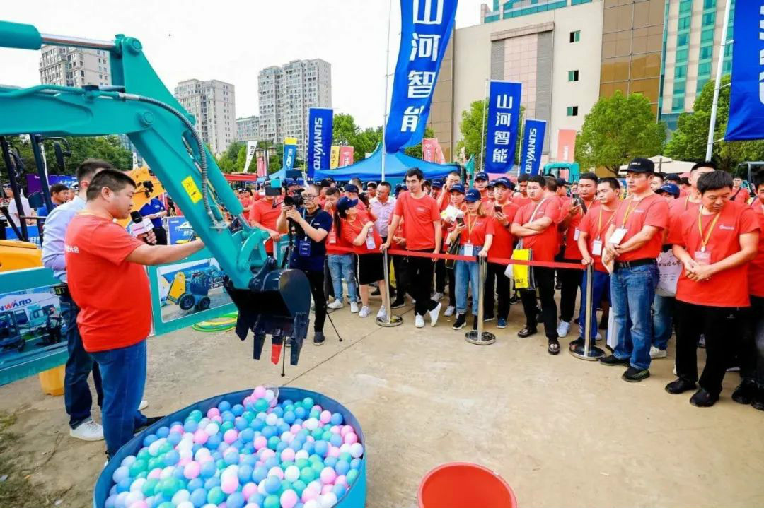 2020全球微挖大会 壹定发智能精品微挖赢得满堂彩