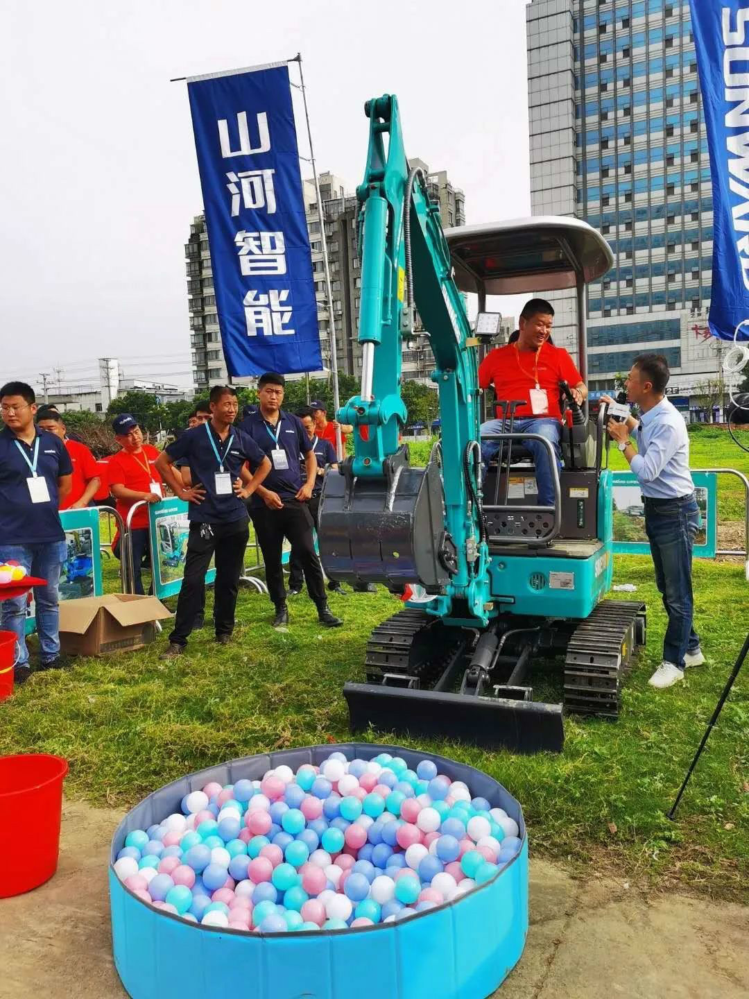 2020全球微挖大会 壹定发智能精品微挖赢得满堂彩