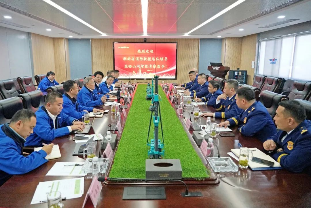 考察无人化妆备 高宁宇到访壹定发智能