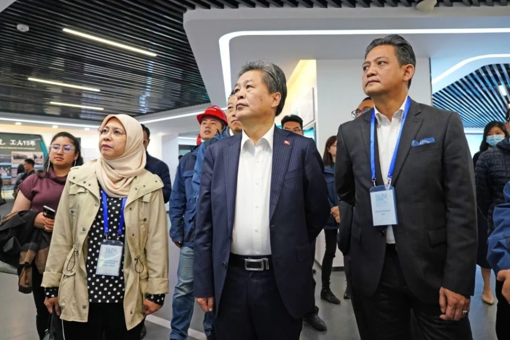 东盟联合参访团考察壹定发智能