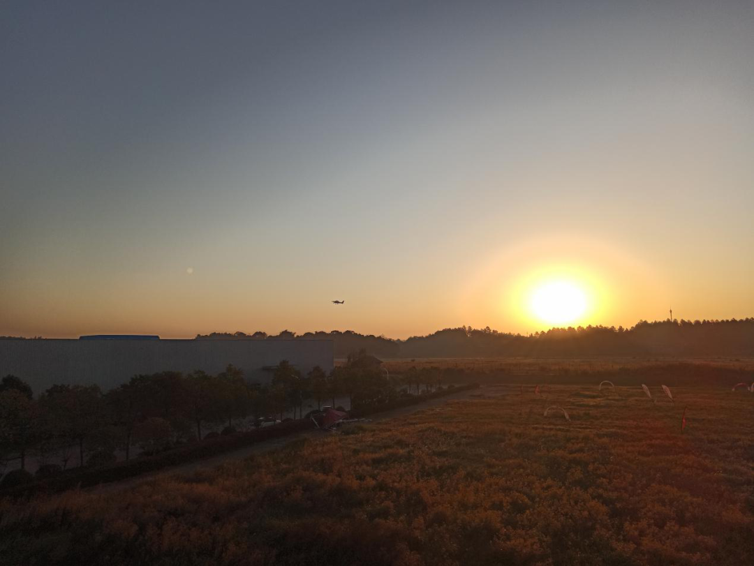 直飞客户机场。。。。。。。∫级ǚ⒑娇樟⒁熘泄嵝驮硕苫桓斗椒