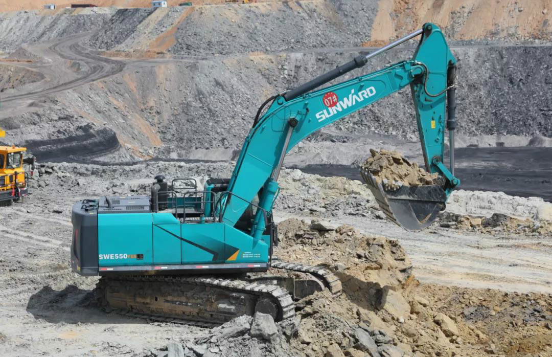 以先导式立异实现挖掘机从无到有，，，，，，，从小到大，，，，，，，从大到强！