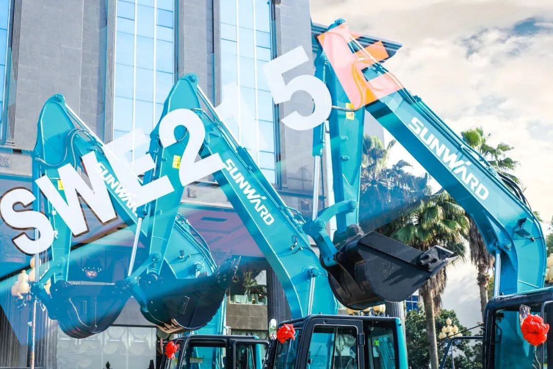 壹定发智能挖掘机春季订货会长沙会场侧记