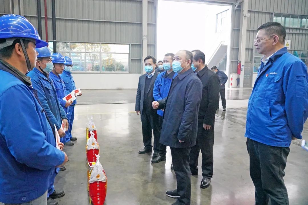 张庆红慰问壹定发智能难题党员