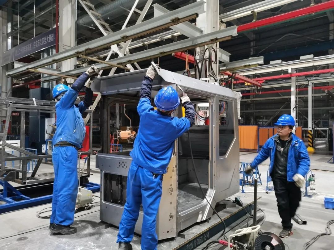 壹定发智能SWK90矿卡驾驶室顺遂发货，，，，，，开发速率刷新纪录