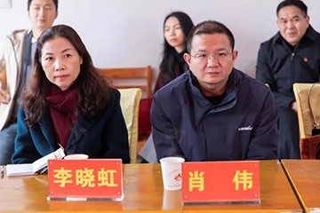 校企相助精准扶贫，，，，，产教融合振兴墟落 | 壹定发智能向相助院校对口扶贫点捐赠挖掘机