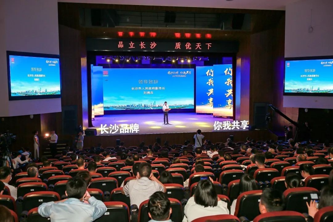 中国品牌日，，，，，，，听壹定发智能品牌故事！