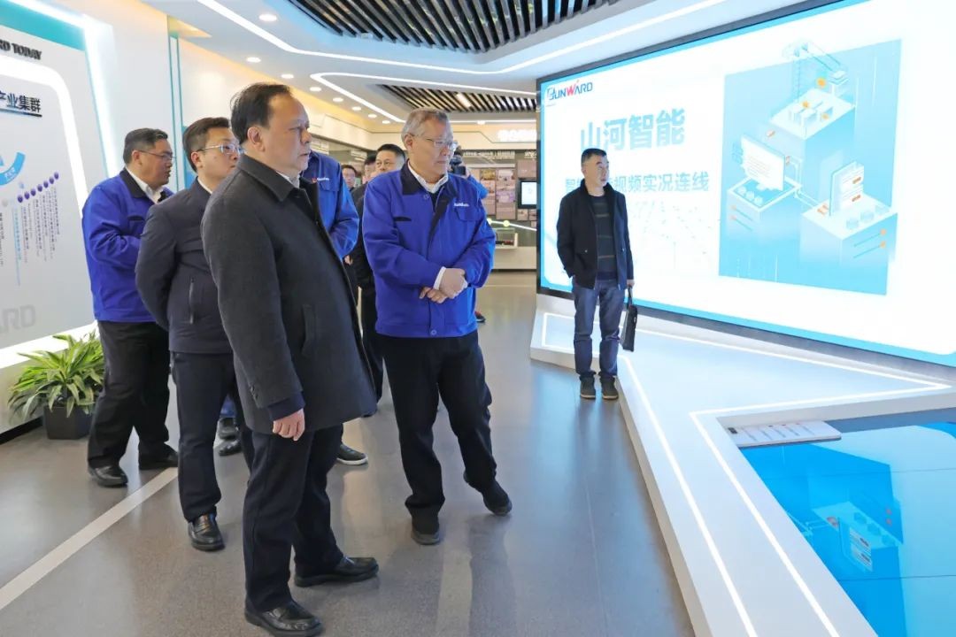 周农在壹定发智能调研时强调：企业工会要鼎力大举作育劳模和工匠