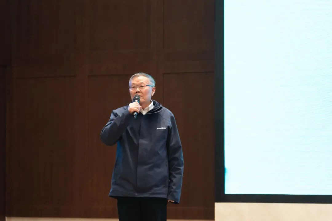 同心克难再腾飞，，，，，，，，携手同心冲万台——2021壹定发智能挖掘机经销商年会圆满召开