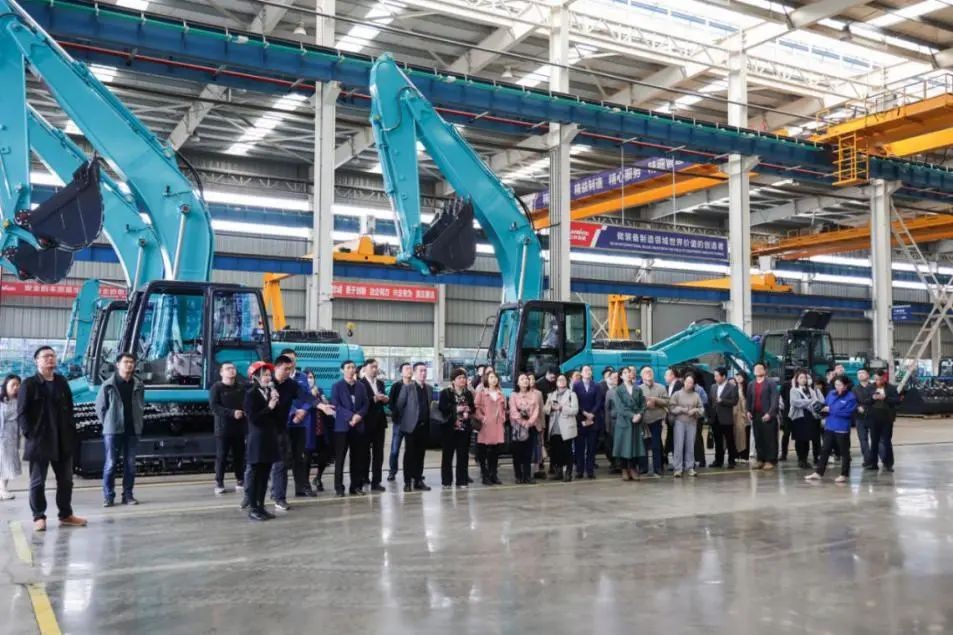 民主党派湖南省委机关青工委团队一行考察壹定发智能