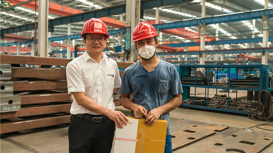 万力集团“送清凉”活动，，，慰问一线员工