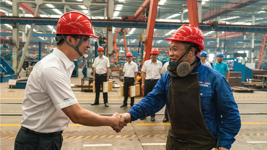 万力集团“送清凉”活动，，，慰问一线员工