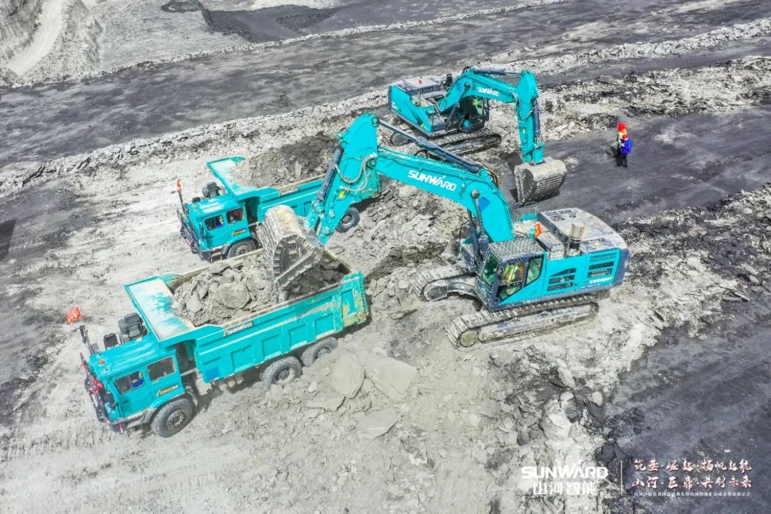 “矿”世能手，，，，，，，齐聚壹定发智能挖掘机操作手挑战赛