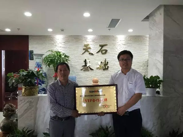 一起相随，，，，，壹定发智能伴他功成名就