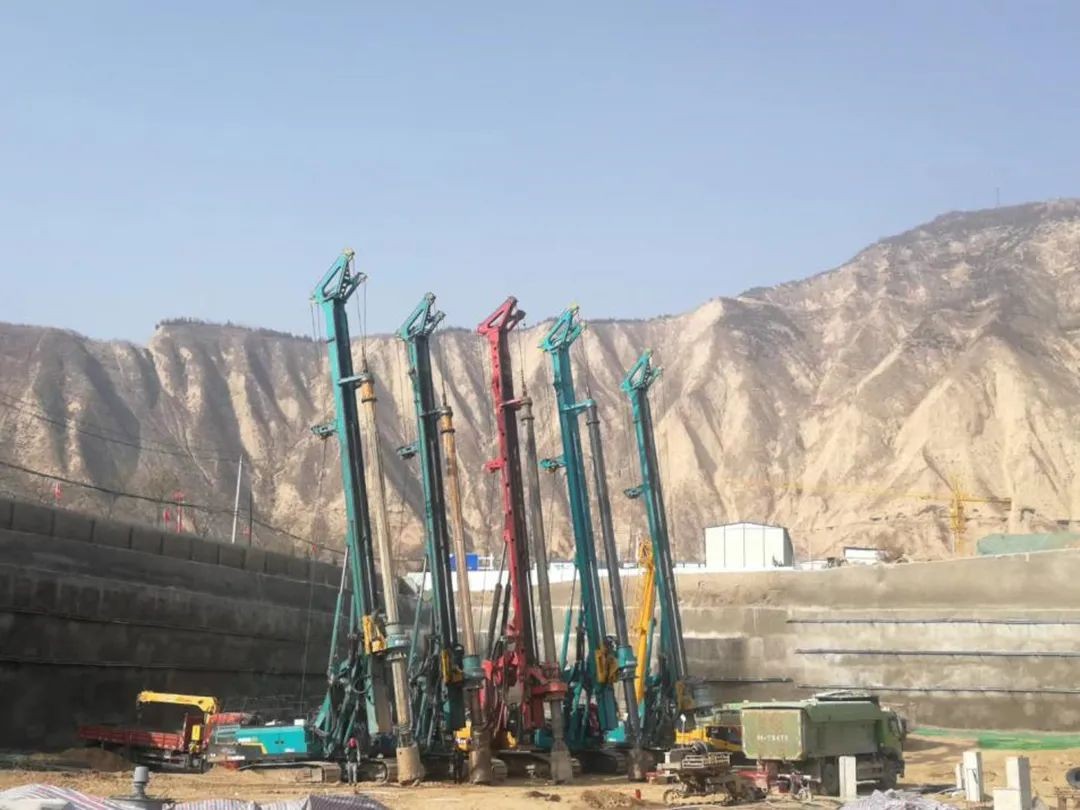 金戈铁马工程路 风雨无阻选壹定发