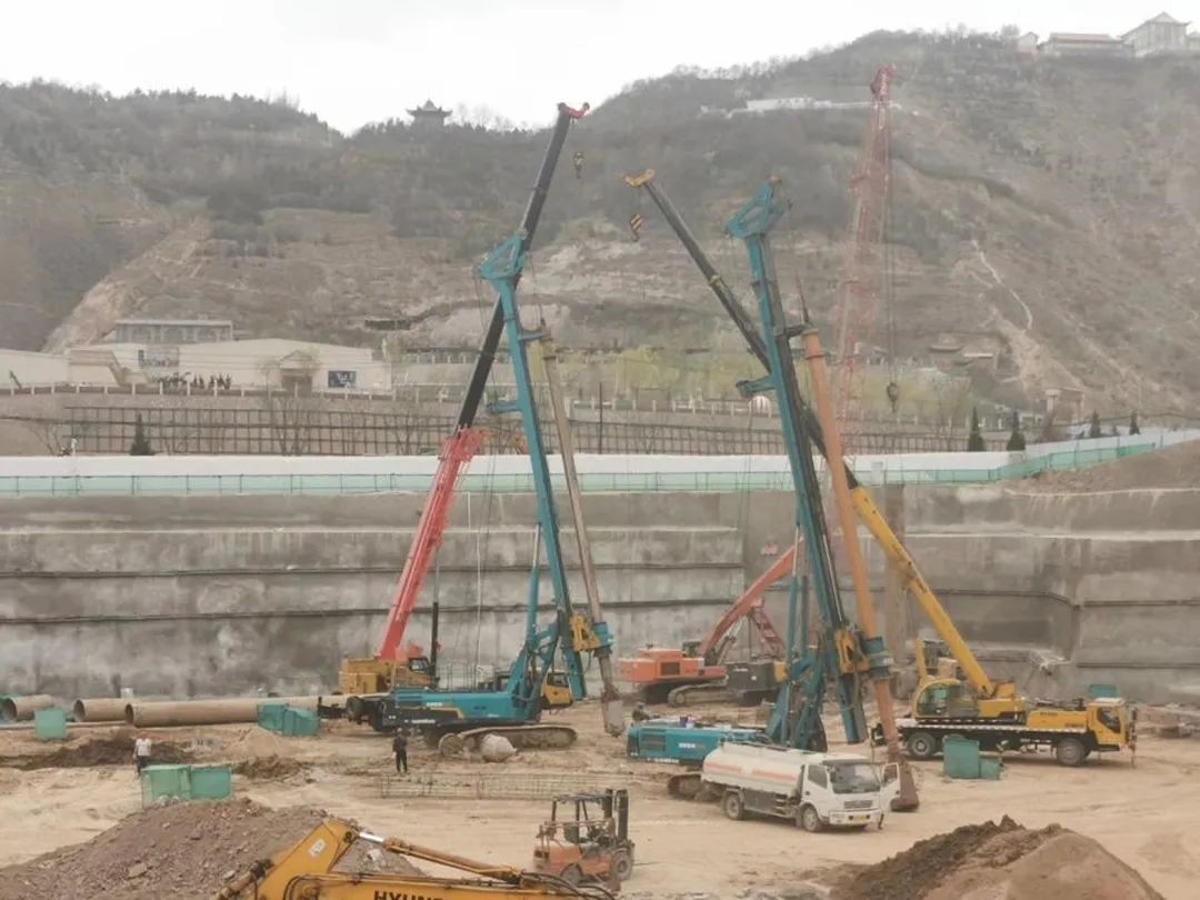 金戈铁马工程路 风雨无阻选壹定发