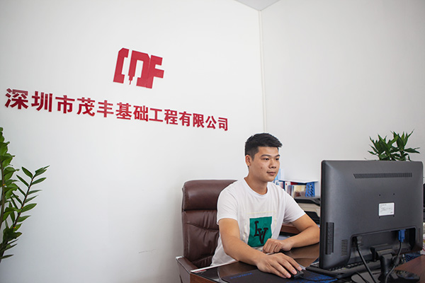 我叫阿忠，，，忠于事业，，，也忠于壹定发智能旋挖钻机