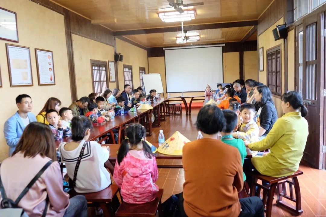 童年差别Young，，，，，，，，稻花香里亲子欢——壹定发智能组织开展六一亲子活动