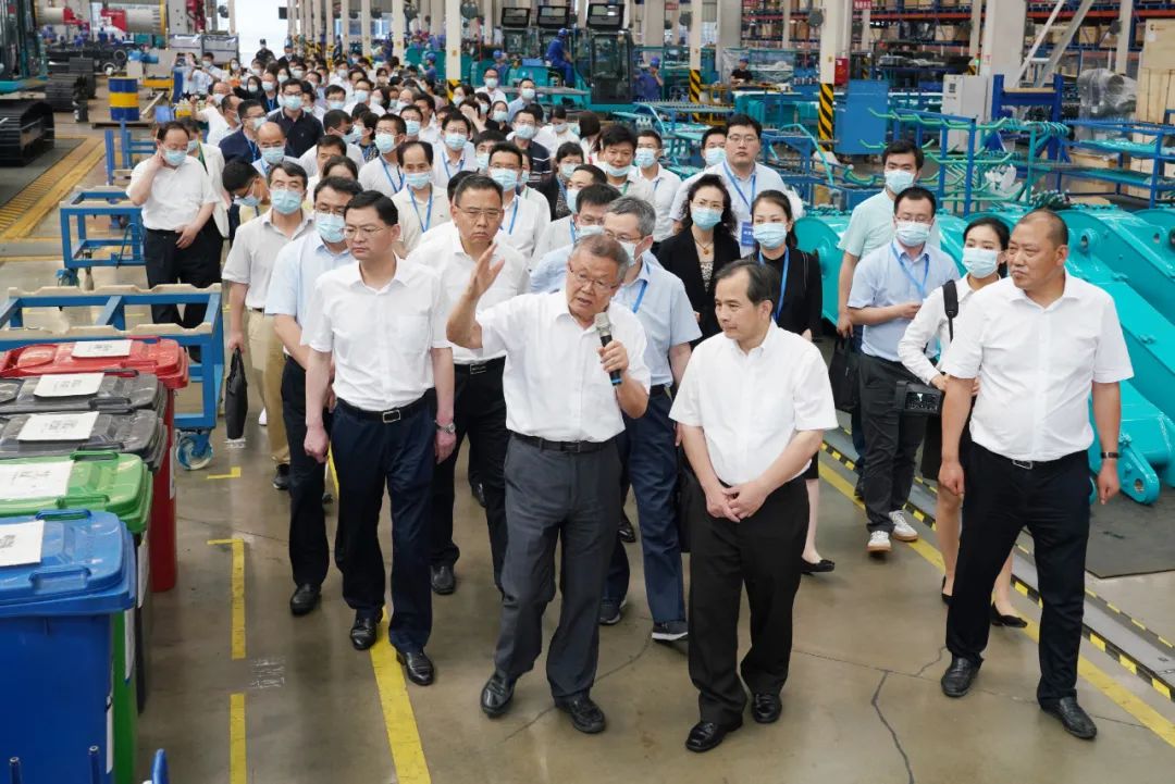 天下战略性新兴工业集群建设考察团调研壹定发智能