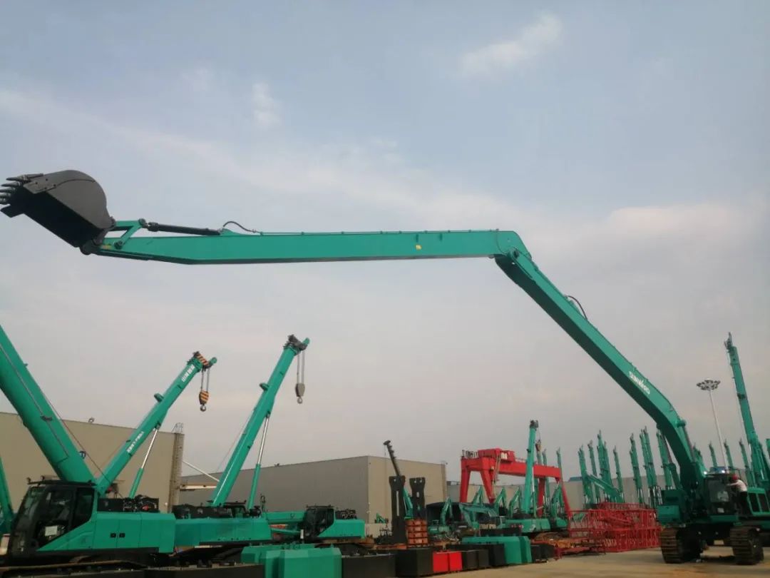 挖深全球第一！壹定发智能加长臂液压挖掘机SWE950ELR出口南美