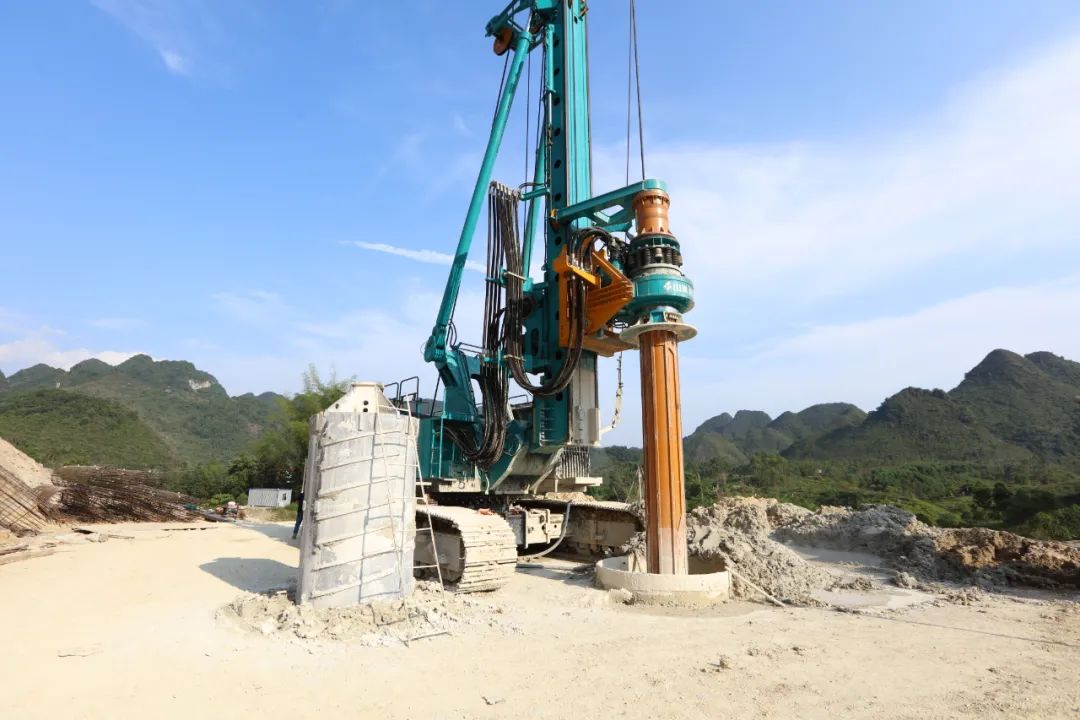 一个月只完成3根桩，，，，，，为何客户连连赞美？？？？？