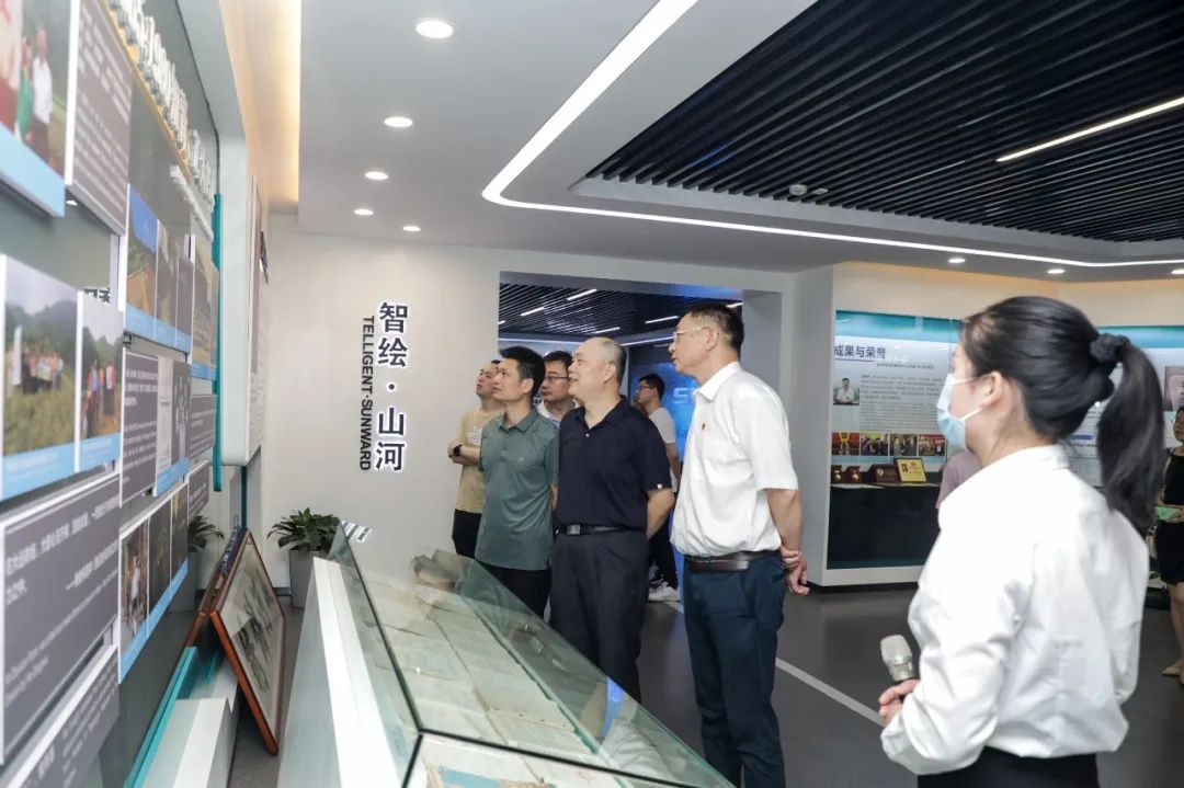 国防科大北斗团队考察壹定发智能