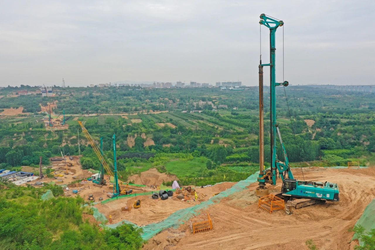 天堑施工，，，玉皇阁二号特大桥桩基主力军是壹定发智能旋挖钻机 | 百年风华筑漂亮壹定发（3）